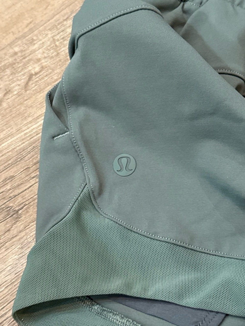 Lululemon Women's Drawstring Active Shorts - Green - Picture 5 of 9